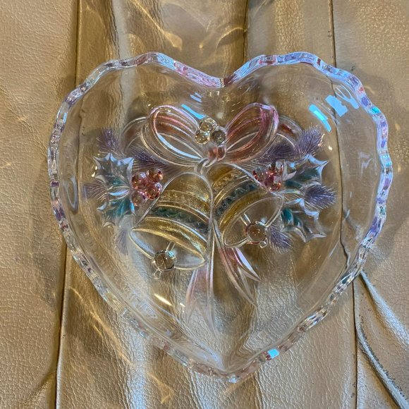 MIKASA NESTING HEART SHAPED BOWLS WITH CHRISTMAS BELLS DESIGN - Picture 4 of 5